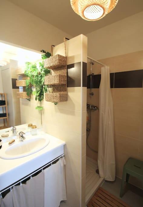 Cosy Appartement Entre Vignes Et Garrigue Avec Piscine Péret Eksteriør bilde