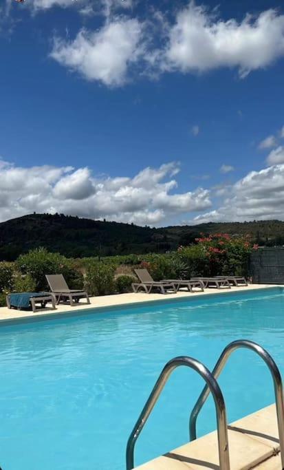 Cosy Appartement Entre Vignes Et Garrigue Avec Piscine Péret Eksteriør bilde