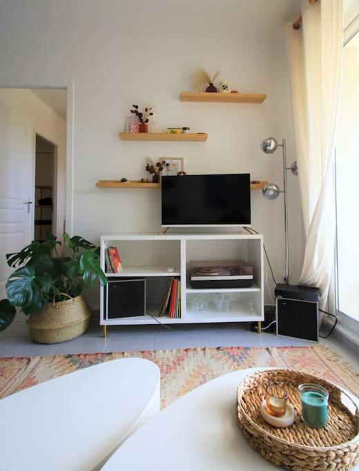 Cosy Appartement Entre Vignes Et Garrigue Avec Piscine Péret Eksteriør bilde